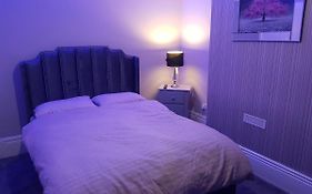 Highfields Living - All Rooms Ensuite- Free Wifi- Free Local Parking