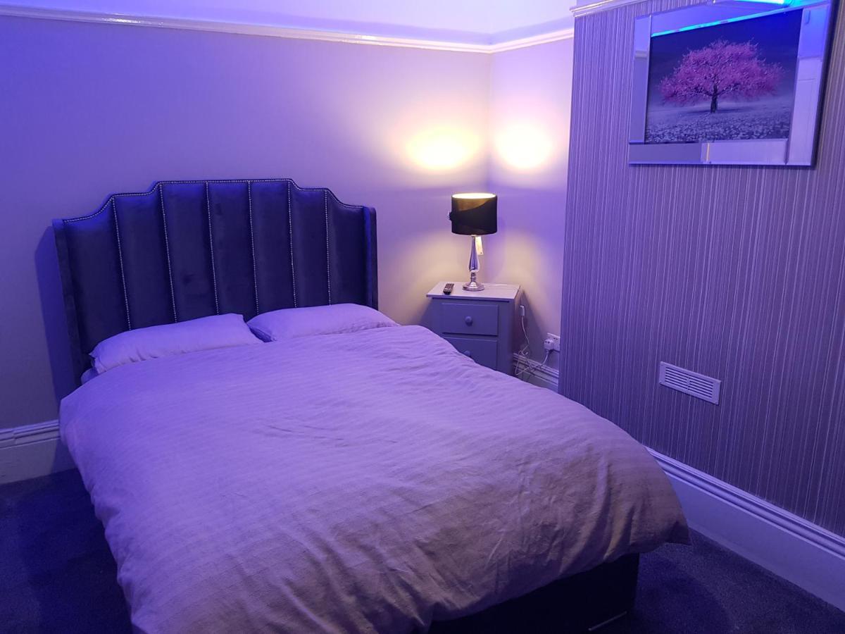 Highfields Living - All Rooms Ensuite- Free Wifi- Free Local Parking Sheffield Exterior photo