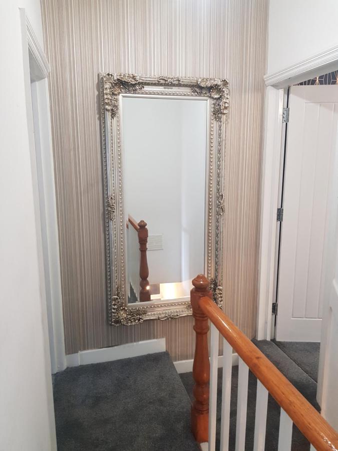 Highfields Living - All Rooms Ensuite- Free Wifi- Free Local Parking Sheffield Exterior photo